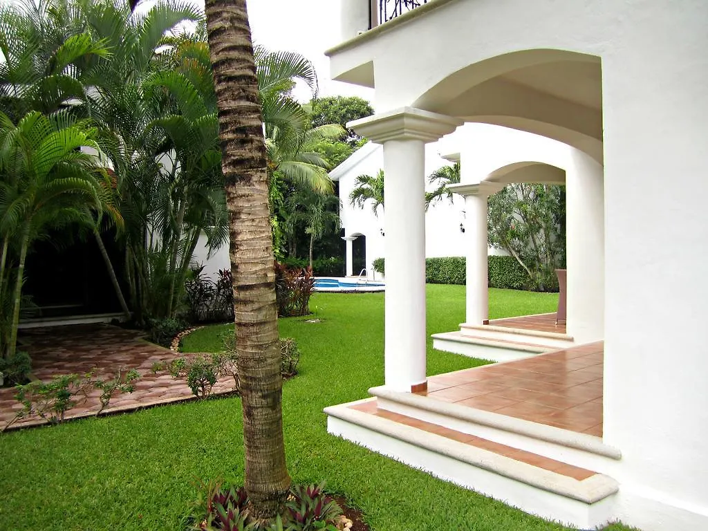 B&B Villa Hibiscus Playa del Carmen 3*,